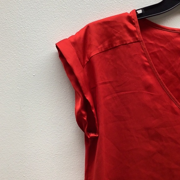 Express Size Small Red Women's Scarlet V-Neck Blouse. Preloved - Picture 3 of 5